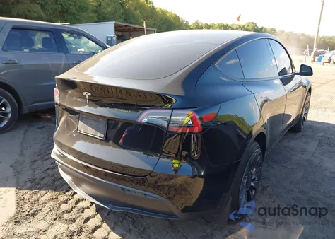 2023 Tesla Model Y Awd/Long Range Dual Motor All-Wheel Drive z USA, uszkodzony, nr VIN 7SAYGDEE9PF880253